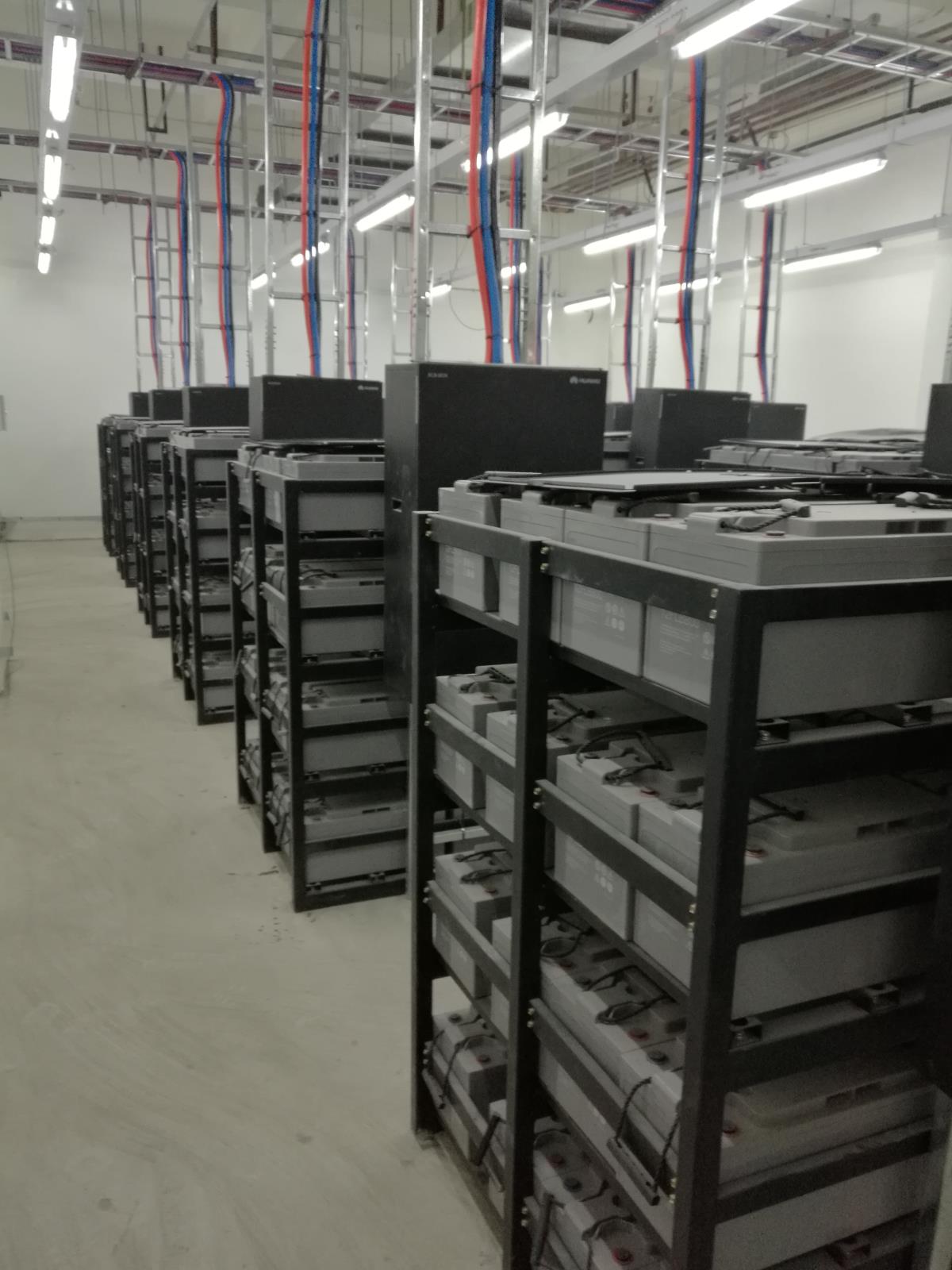 近期为网络服务提供商Bytesnet位于荷兰格罗宁根市Zernike校园内新建的d’Root 数据中心安装了台达Modulon DPH 500kVA系列模块化U…