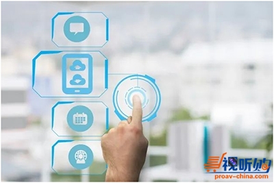 用户在家中通过美的智能设备随口一问