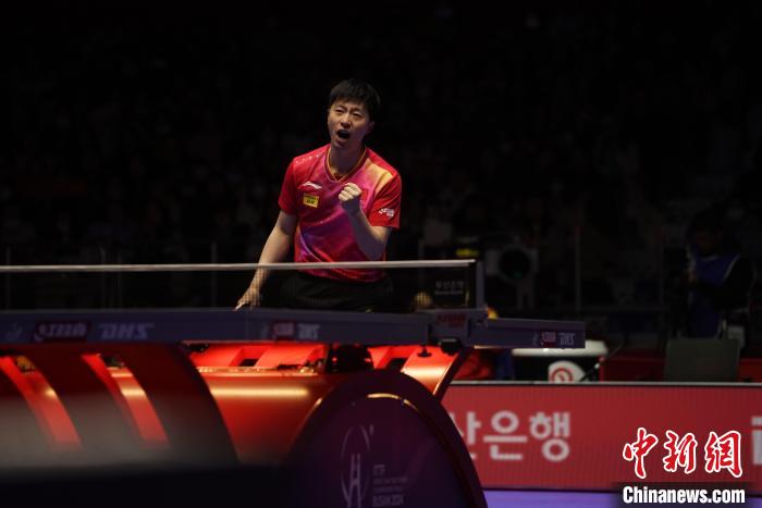 中国男乒战胜法国夺得世乒赛十一连冠 马龙写下