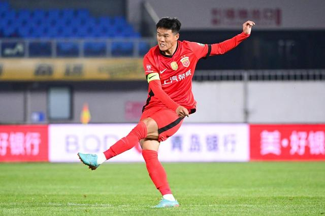 大连英博防线崩盘李昂失误成主因 两轮失9球引球