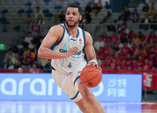 王哲林复出率队逆转双杀青岛 上海豪取7连胜巩固