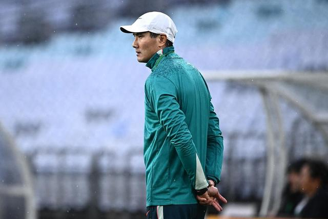 邵佳一执教首秀国足2比0完胜库拉索开启新篇章