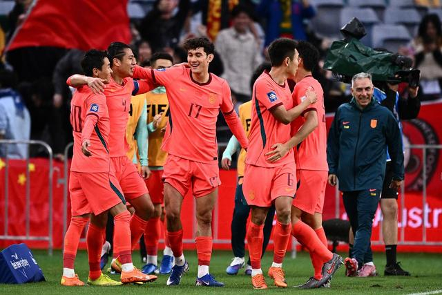 邵佳一执教首秀国足2比0完胜库拉索开启新篇章