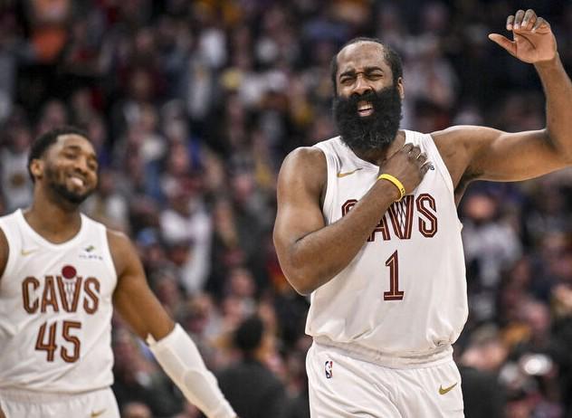 哈登失误5次遭米切尔调侃 科尔特兄弟赛后互怼引